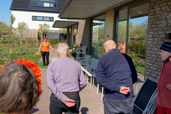 Sfeer-Buiten-2021-Koningsdag-Activiteit-Spel-Bewoners