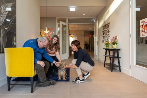 Sfeer-Binnen-Bennekom-2021-Groepsportret-Bewoner-vacature-Medewerker…aanhuis-5S7A9317