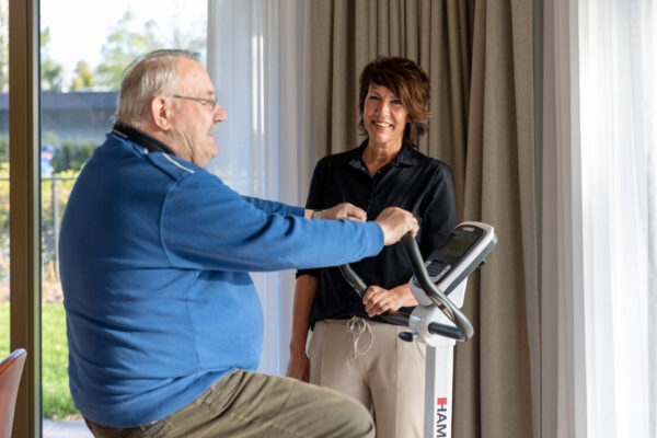 Sfeer-Binnen-Bennekom-2021-portret-medewerker-bewoner-Mike_Raanhuis-5S7A8796