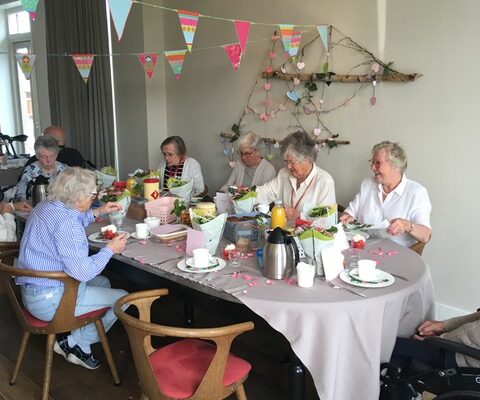 Sfeer-Binnen-Leusden-2021-Groepsportret-Moederdag