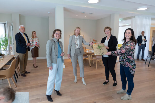 Sfeer-binnen-Kerkdriel-2021-groepsportret-opening