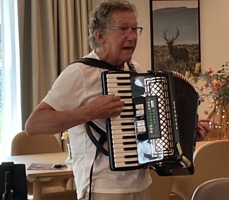Sfeer-Binnen-Bennekom-2021-Activiteit-accordeon
