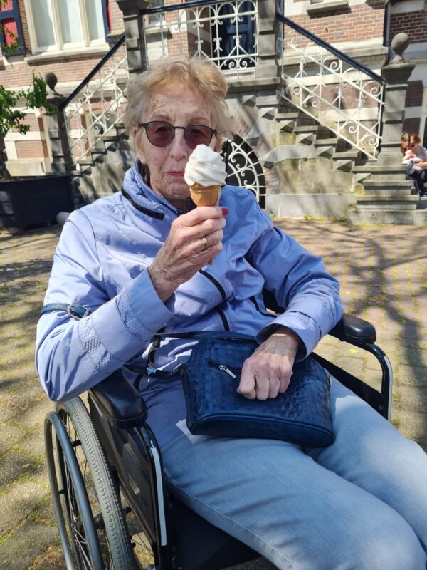 social-sfeer-buiten-Kerkdriel-2021-bewoner